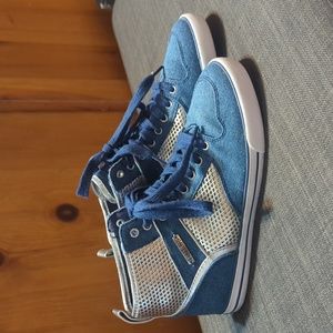 Guess Teens womens Denim and silver high tops size 7.5‎